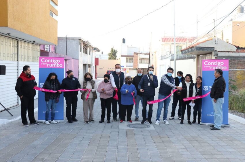 CON “CONSTRUYENDO CONTIGO”, AYUNTAMIENTO DE PUEBLA SIGUE ENTREGANDO MÁS CALLES PAVIMENTADAS