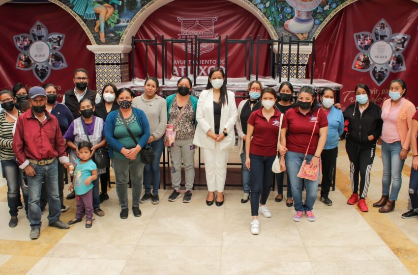 ESCUELAS DE ATLIXCO, RECIBEN MATERIAL DE MANOS DE LA PRESIDENTA ARIADNA AYALA PARA DIGNIFICAR ESPACIOS EDUCATIVOS.
