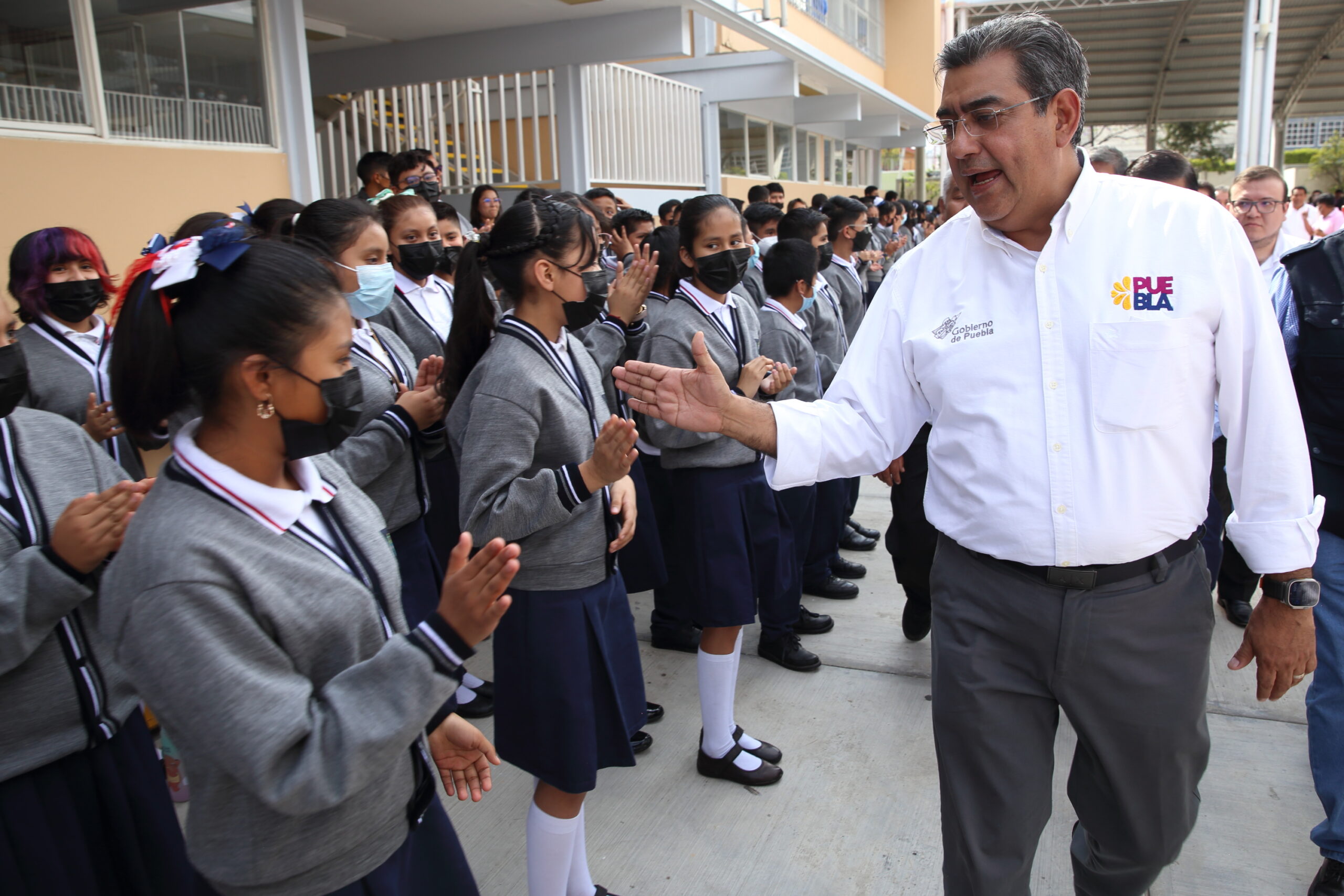 <strong>CON MEJORAMIENTO DE ESCUELAS, GOBIERNO DE PUEBLA CONTRIBUYE AL DESARROLLO EDUCATIVO DE POBLANOS: SERGIO SALOMÓN</strong>