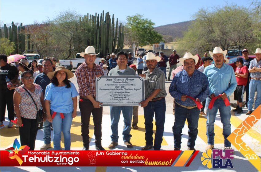Entrega Alfredo Rosas pavimentación en San Vicente Ferrer