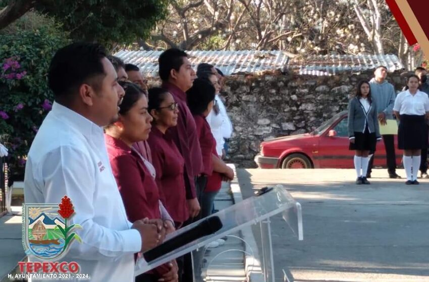 Conmemoran el día de la bandera en Tepexco