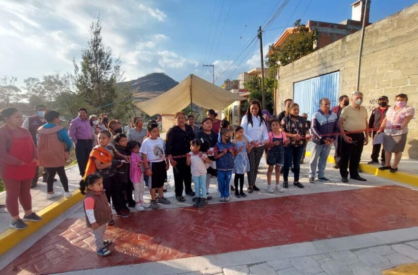 ARIADNA AYALA ENTREGA OBRA EN VALLE SUR Y PRADOS EL LEÓN