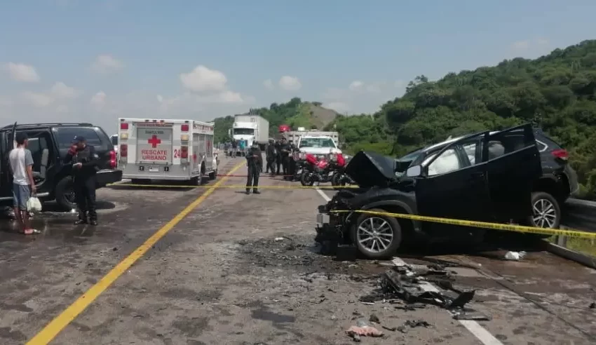 Encontronazo en la Siglo XXI deja un muerto y varios prensados