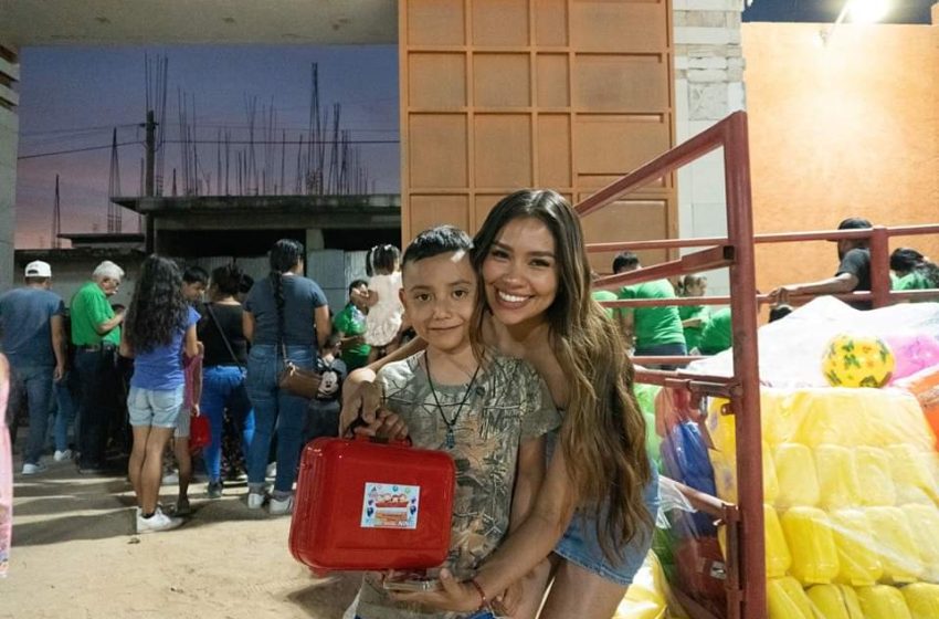 Celebró Lupita Espinoza a las niñas y niños de Huehuetlán el Chico