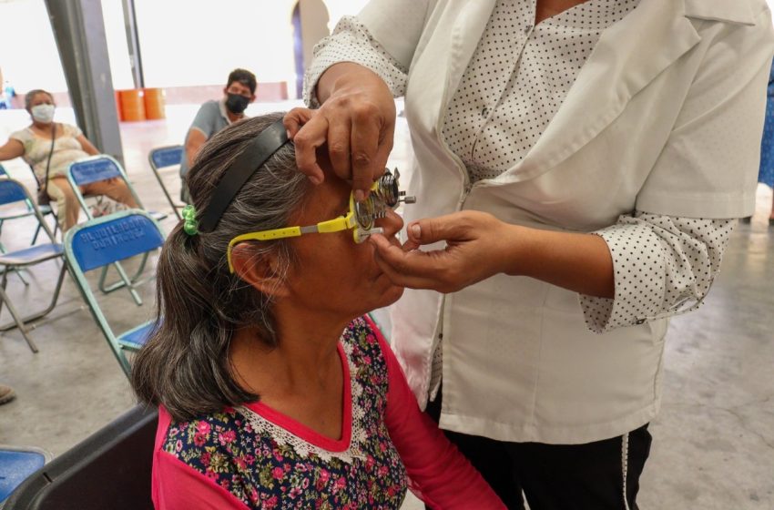 En Tepexi, realizan jornadas de salud visual y osteoporosis