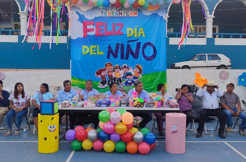 Festejó el Profe Tacho a todos los niños y niñas de Teopantlán