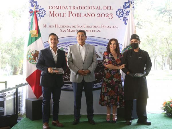 Cuenta sector restaurantero en Puebla con apoyo total del gobierno estatal: Sergio Salomón