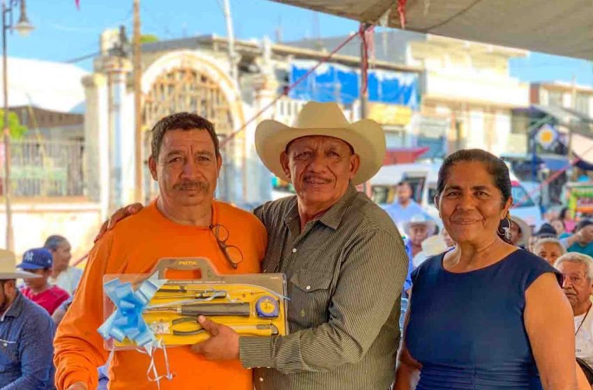 Festejaron en grande a los papás de Chietla