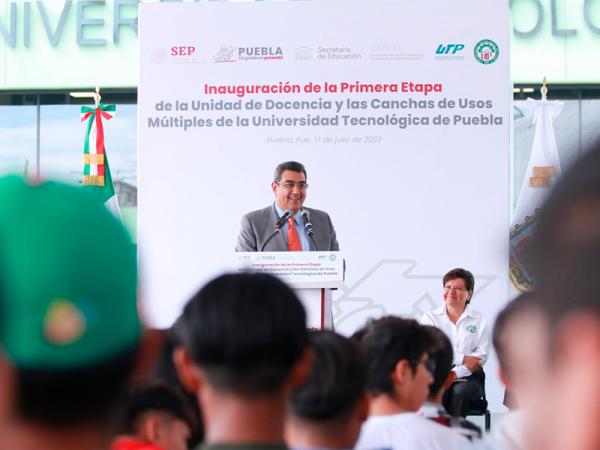 Impulsa gobierno de Sergio Salomón crecimiento profesional de estudiantes y docentes