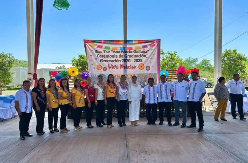 Lupita Espinoza impulsa a la educación en Huehuetlán