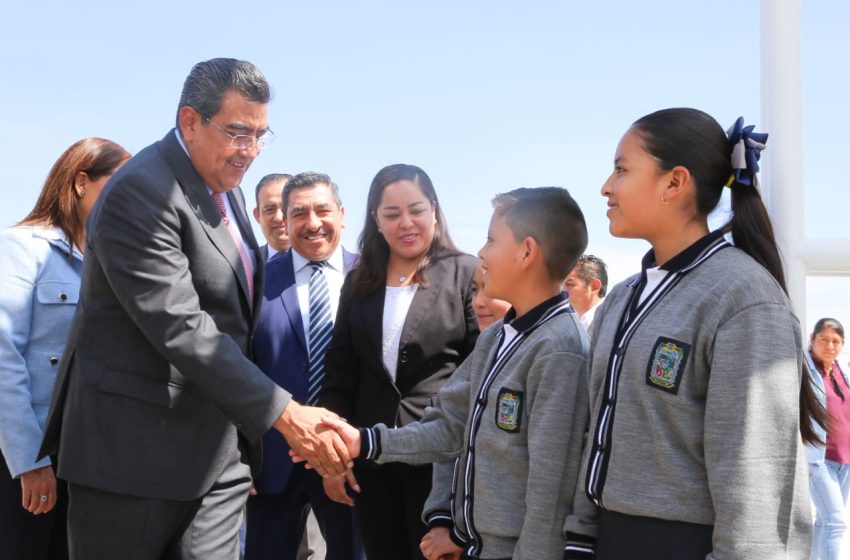 Más de 1.6 millones de alumnos regresan a clases en Puebla