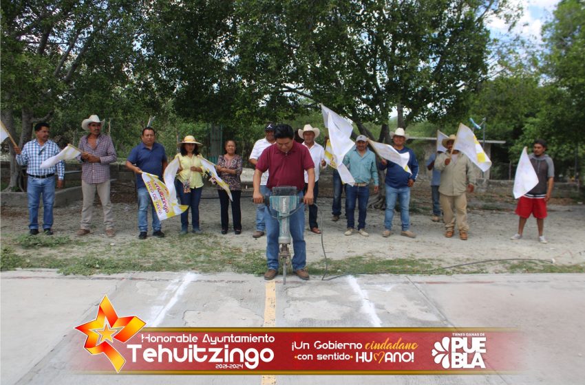 Alfredo Rosas inició construcción de nuevo techado en Tehuitzingo
