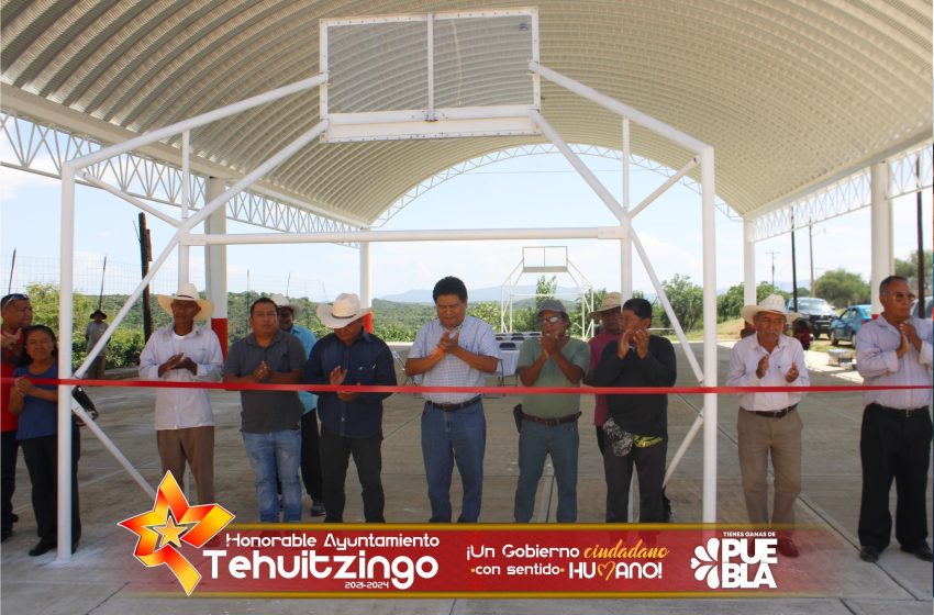 Entrega Alfredo Rosas techado en Cuaulutla