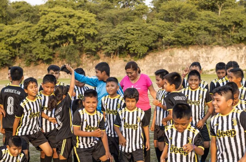 Impulsa Lupita Espinoza el deporte en Huehuetlán