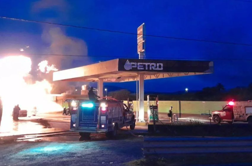 Incendio de pipa en gasolinera de Izúcar dejó un lesionado