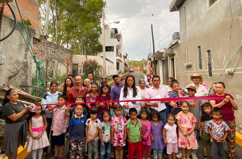 Ariadna Ayala entrega pavimentaciones en Ex Hacienda San Agustín y Altavista