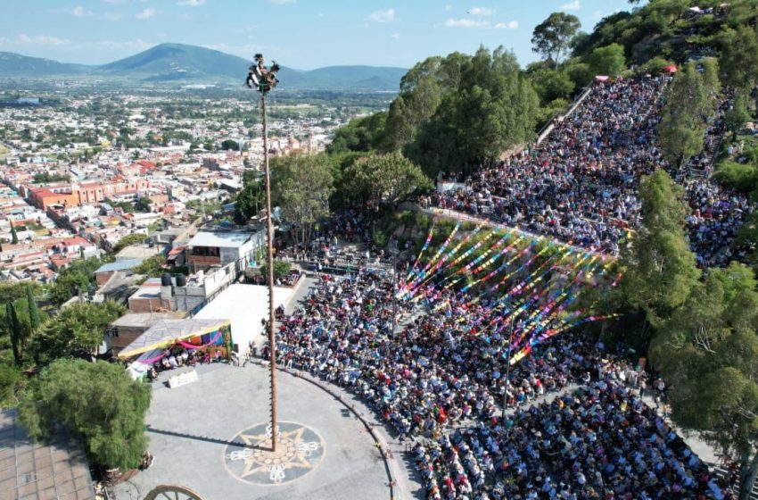 Con más de 25 mil asistentes, concluye el Festival Huey Atlixcayotl 2023.