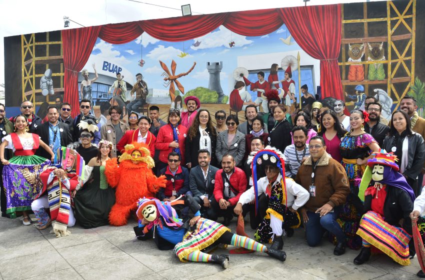 La Rectora María Lilia Cedillo Ramírez inaugura el mural “CCU, 15 años de arte y cultura”