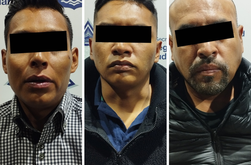 La policía municipal de Puebla detuvo a tres hombres por delitos contra la salud y el posible robo de una camioneta