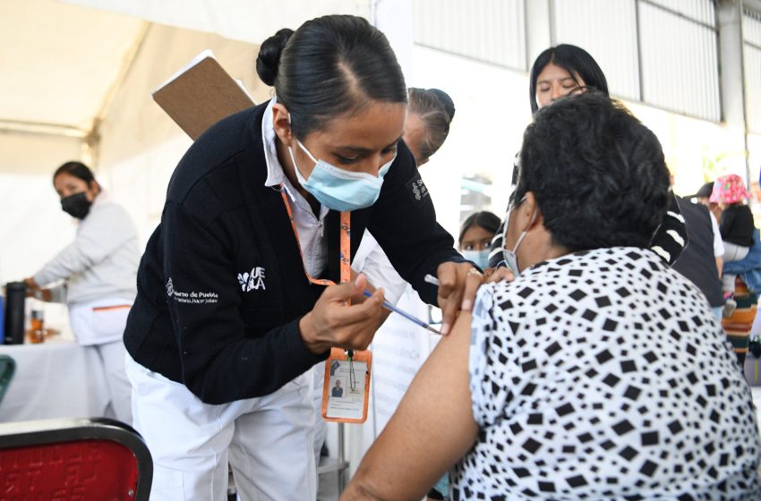 Comienza en Puebla vacunación contra influenza y COVID