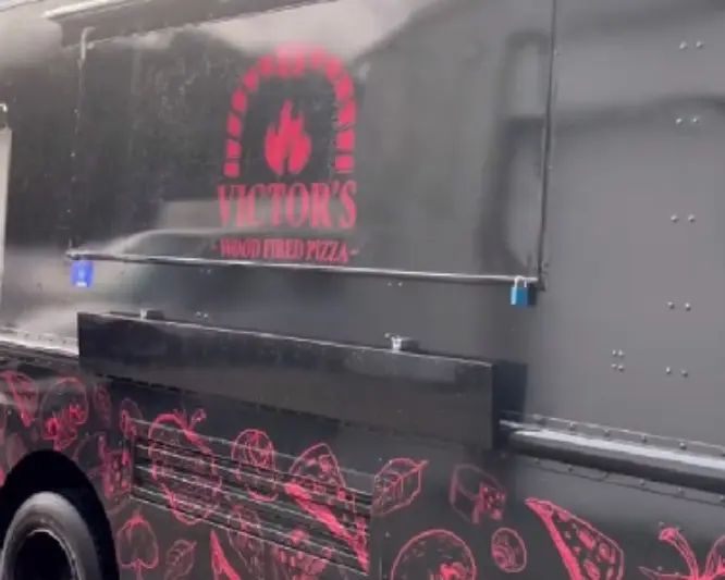 Izucarense destaca en Filadelfia por venta de pizzas