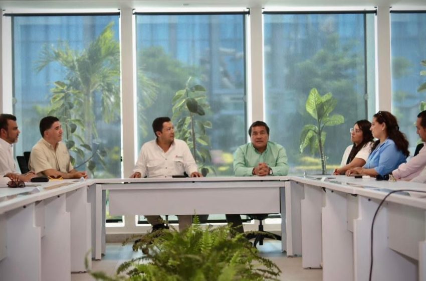 Se reúne Julio Huerta con directivos de refinería dos bocas en Tabasco