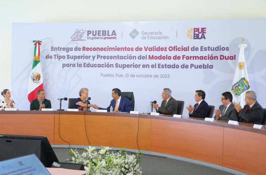 Con entrega de RVOE, gobierno de Puebla impulsa educación superior y garantiza desarrollo académico