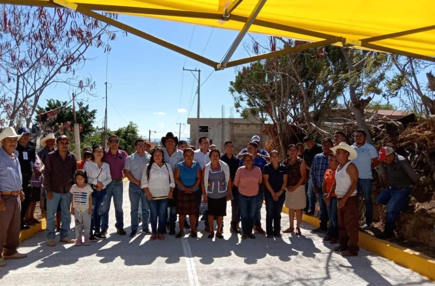 Edil de Acteopan Inauguró obra de calle adoquinada