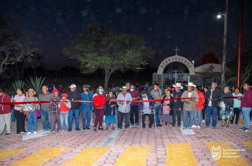 Aidé Mendoza inauguró obra en Ahuatempan