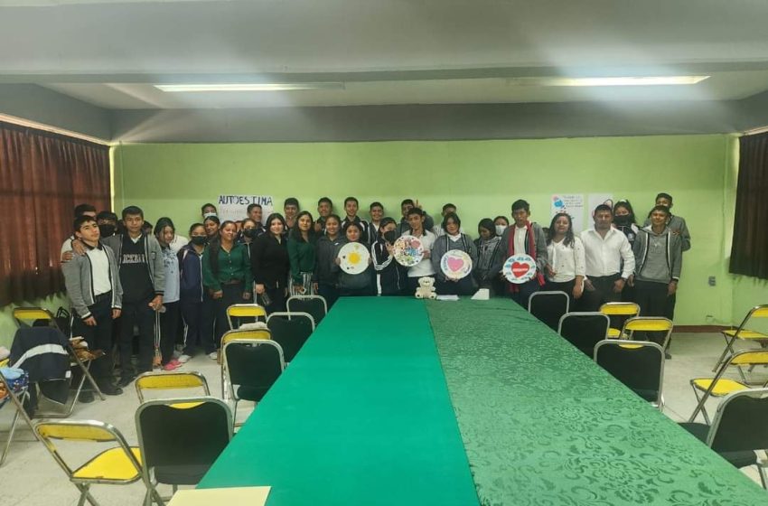 Carmelo Enríquez muestra su respaldo a jóvenes de Chila