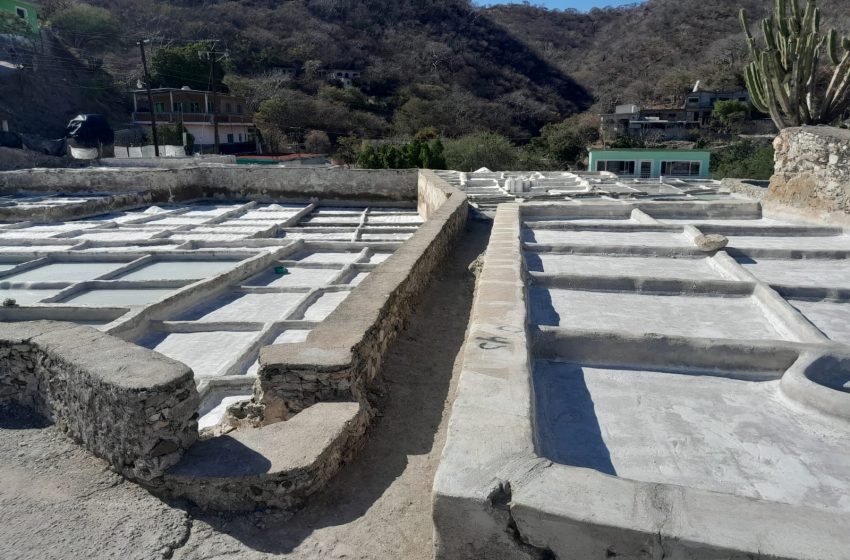 Ancestral la producción de sal blanca en San Pedro Ocotlán