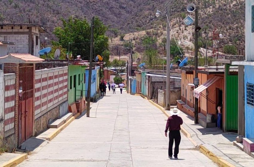 Roban vehículo a turistas en el centro de Huehuetlán el Grande