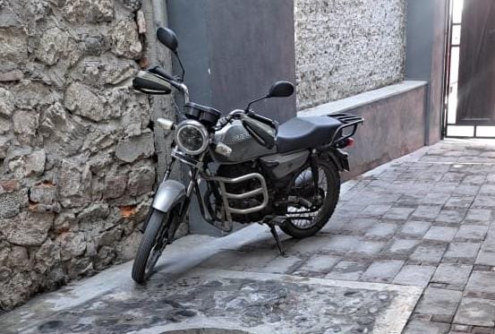 Por separado roban un vehículo y una motocicleta en Izúcar de Matamoros