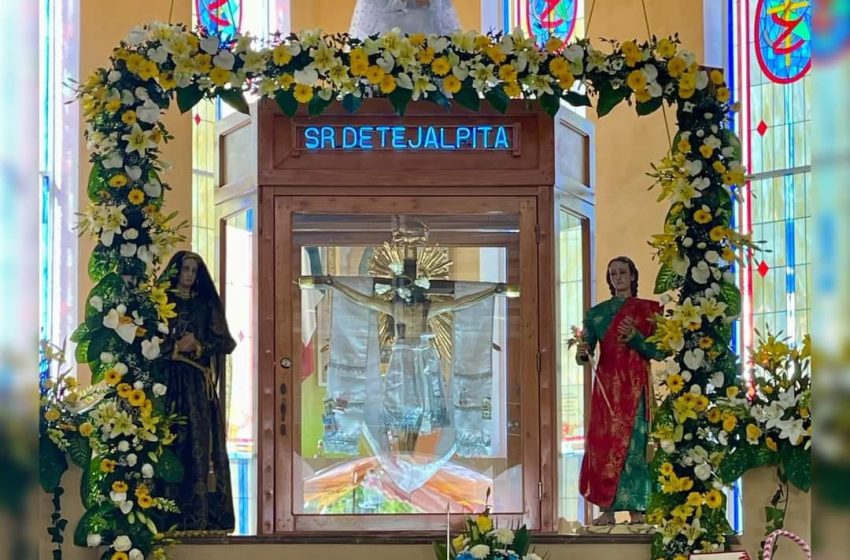 Con fervor llegan a visitar al Cristo de Tejalpita