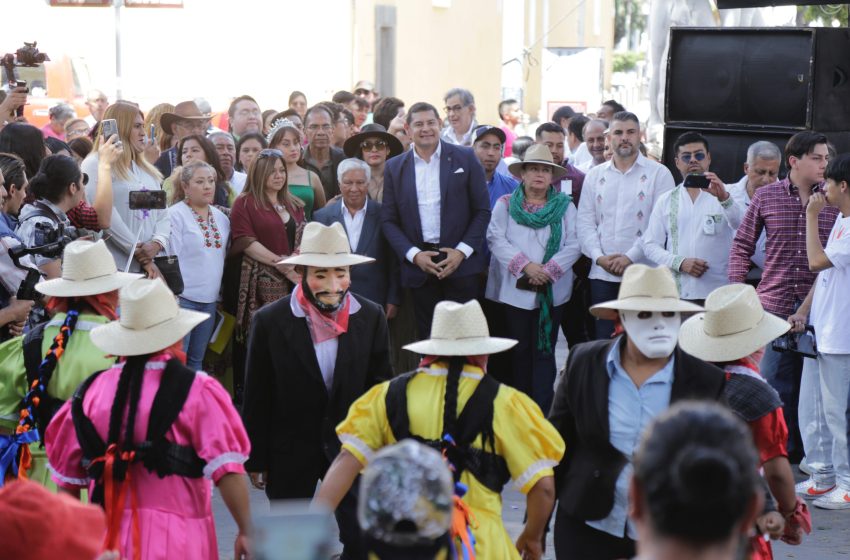 Armenta reconoce la cultura de los pueblos mixtecos