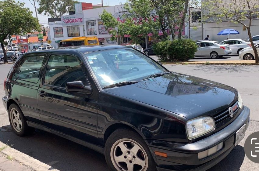 Roban vehículo con lujo de violencia en la entrada para Xuchapa
