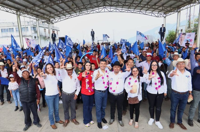 Lalo Rivera se compromete a brindar mejores caminos a Quimixtlán