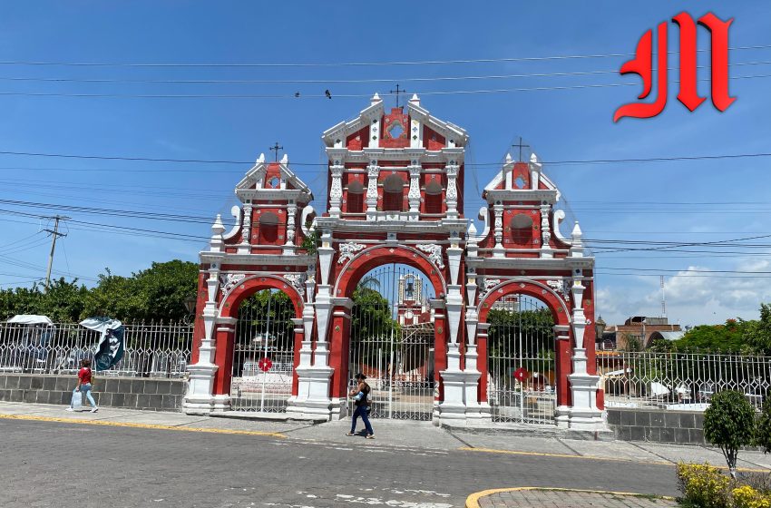 En Izúcar, alistan templos de Santo Domingo y Santiaguito para sus fiestas patronales