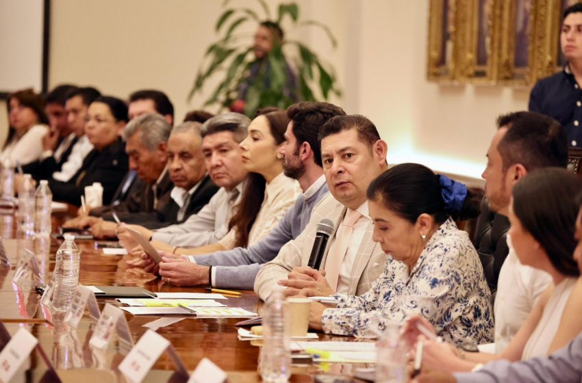 Alejandro Armenta, gobernador electo, realiza reunión de trabajo con 11 Coordinaciones de Transición