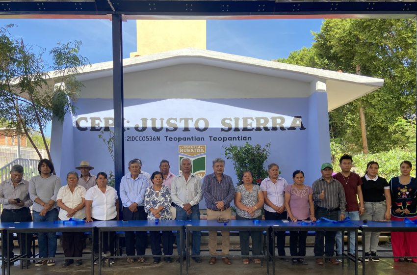 Entrega el Profe Tacho nuevo techado a preescolar en Teopantlán