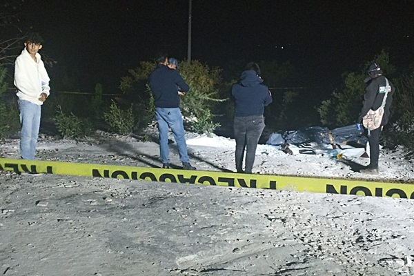 ¡Se calienta la Mixteca! Abandonan tres cuerpos en la carretera para Zacapala