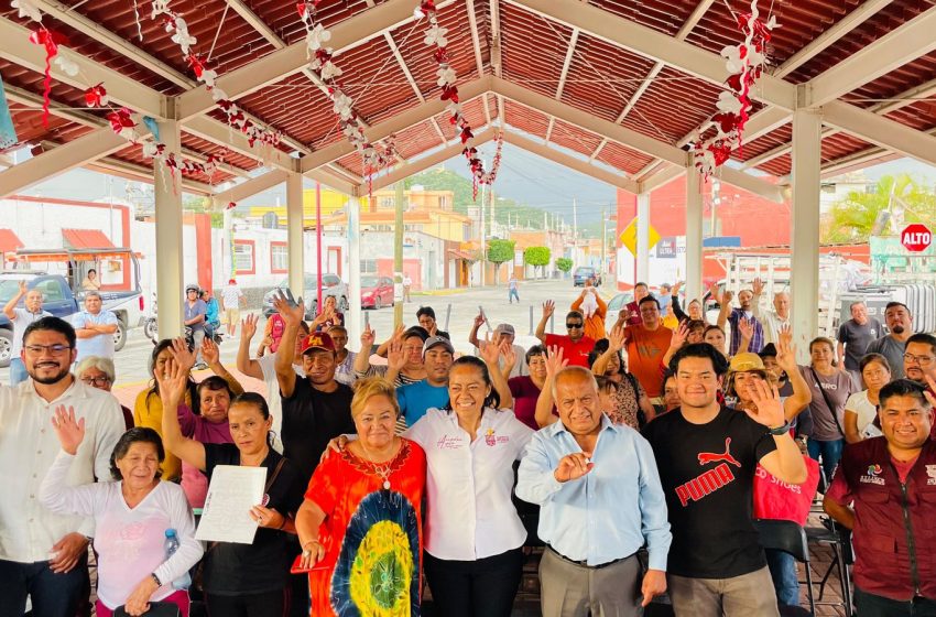 Ariadna Ayala continúa equipando hogares de Atlixco con calentadores solares