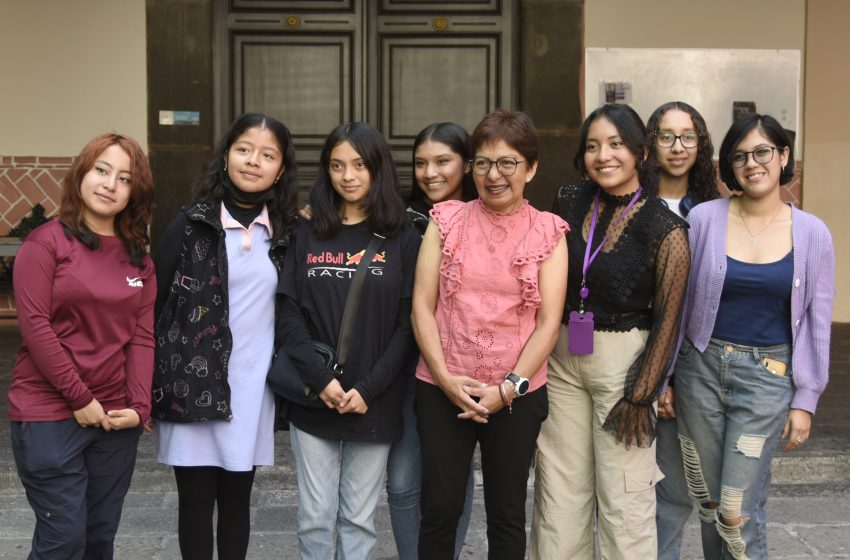 Dicta conferencia la Rectora Lilia Cedillo Ramírez a estudiantes de la Preparatoria Emiliano Zapata
