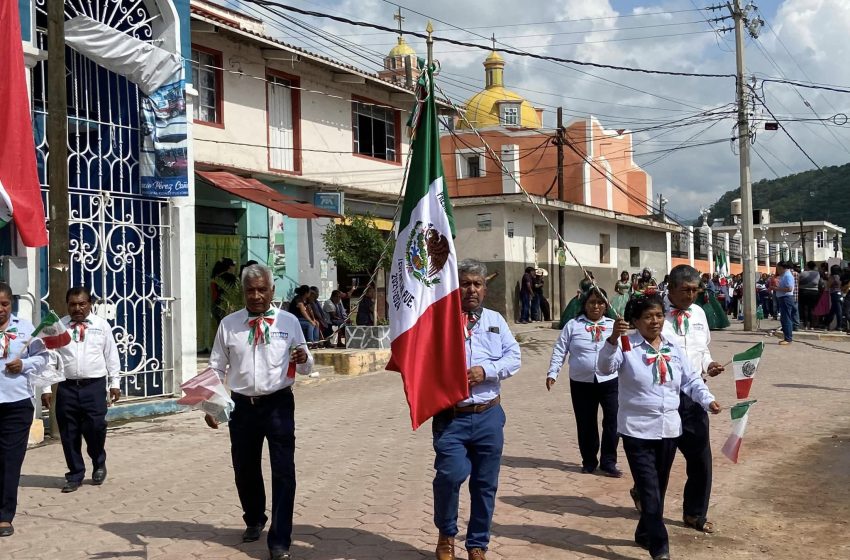 Celebra con éxito Atanacio Pérez las fiestas patrias en Teopantlán