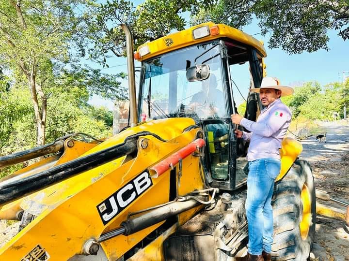 Ayuntamiento de Tepexco inicia las primeras acciones en beneficio del municipio y fomentando la lectura en jóvenes.