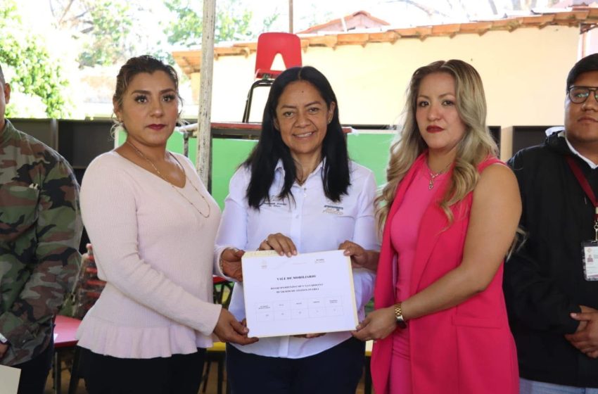 Estrenan mobiliario los CAIC de Atlixco; Ariadna Ayala realiza la entrega