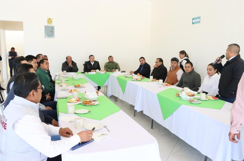 Armenta, gobernador de territorio, se reúne con ediles de la región Libres Oriental