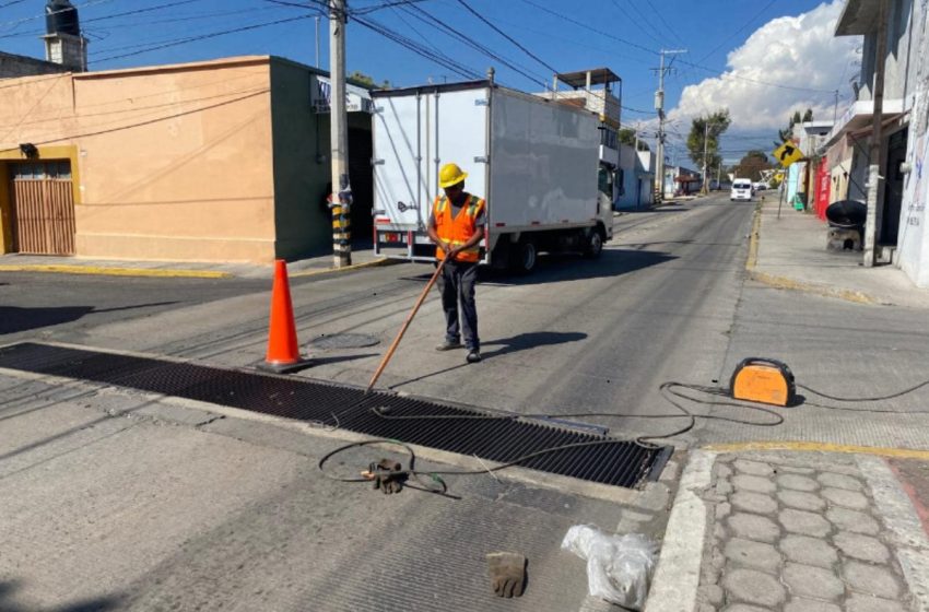 SOAPAMA Refuerza Mantenimiento de Rejillas en Colonias de Atlixco