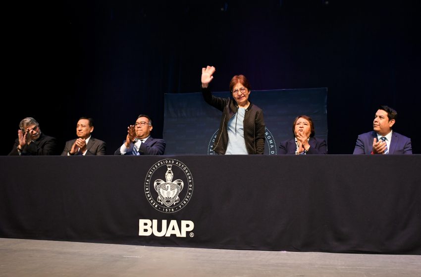 Entrega la Rectora Lilia Cedillo 291 definitividades a personal docente