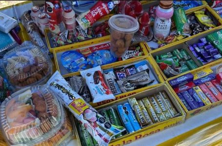 Alerta SEP: Sanciones por venta de comida chatarra en escuelas poblanas.